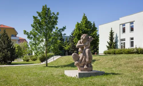 D184 Socha Píseň země